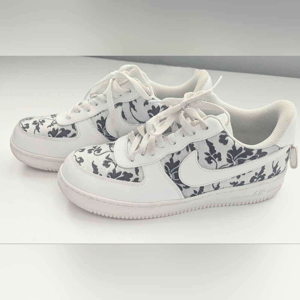 Nike Airs Black & White Embroidered Design - Women's Mixed Size 9.5 & 10